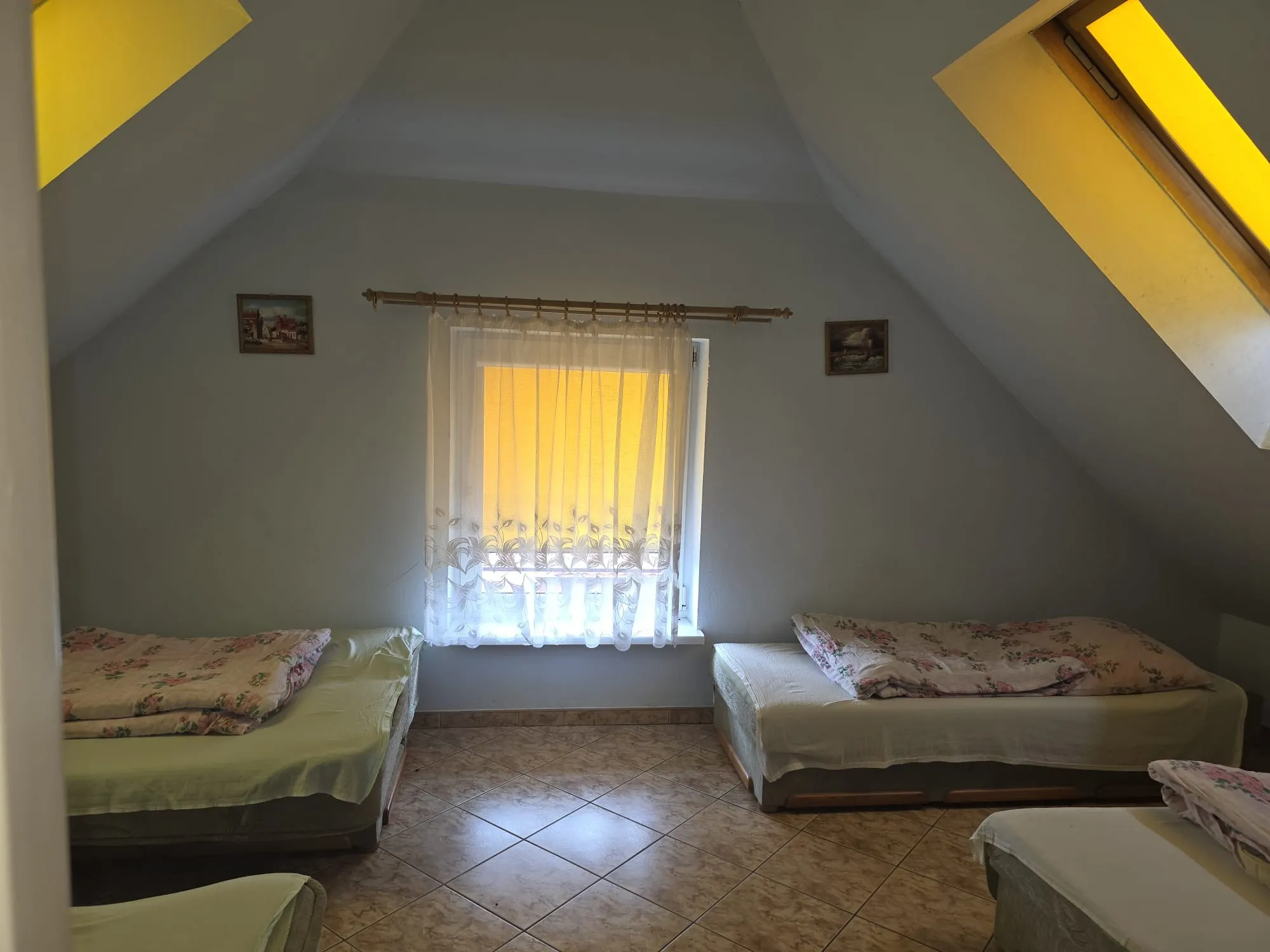 6-person room